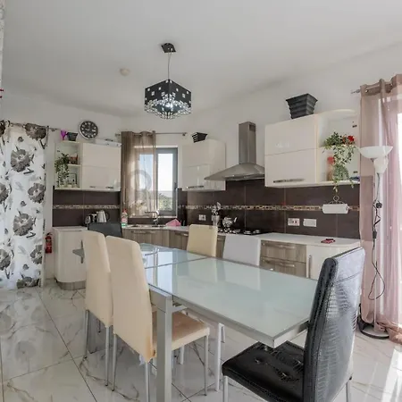 Stunning Views 4 Bedroom Penthouse In *