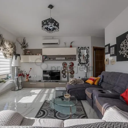 Stunning Views 4 Bedroom Penthouse In Διαμέρισμα *