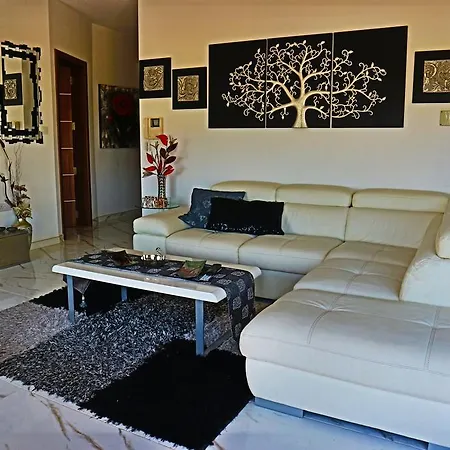 Stunning Views 4 Bedroom Penthouse In *