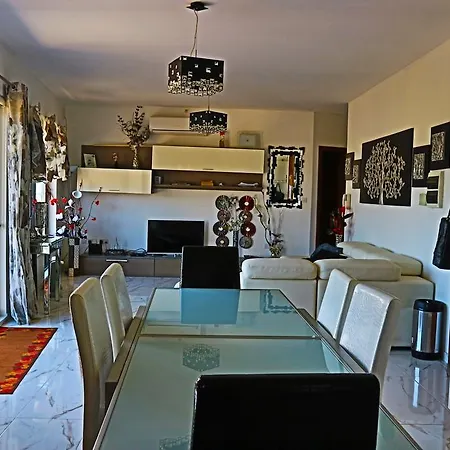 Stunning Views 4 Bedroom Penthouse In Διαμέρισμα *