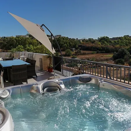 Stunning Views 4 Bedroom Penthouse In Διαμέρισμα Marsaxlokk