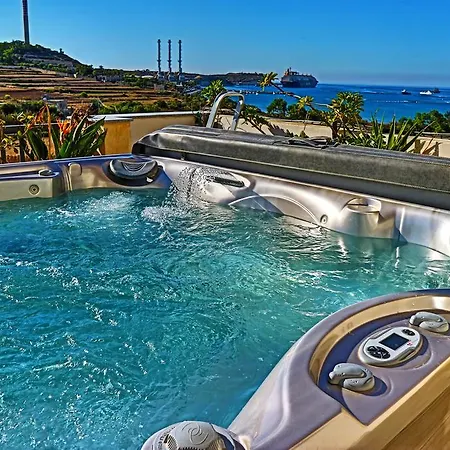 Stunning Views 4 Bedroom Penthouse In